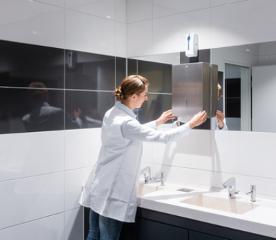 restroom-cleaning